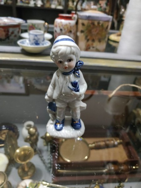 Голландская Фарфоровая Статуэтка Мальчик