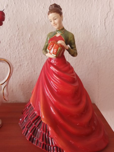 Статуэтка Леди Royal Doulton Рождество Фарфор