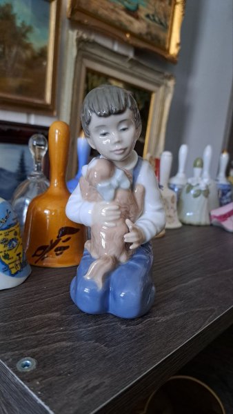 Винтажная Статуэтка Мальчик с собакой Лладро
