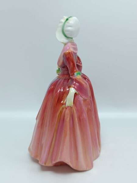 Винтажная фарфоровая статуэтка Дама с корзинкой цветов "Janet" Англия, Royal Doulton