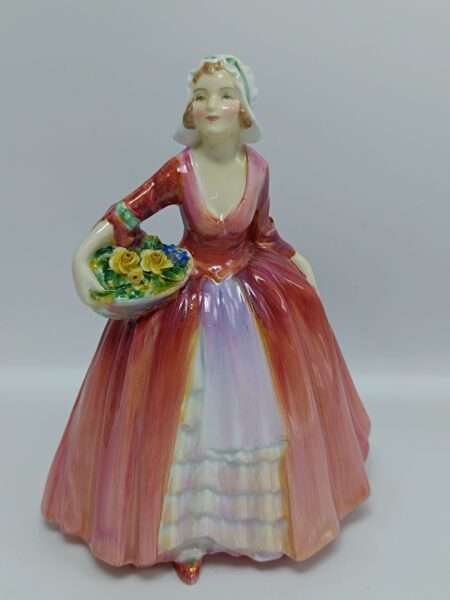 Винтажная фарфоровая статуэтка Дама с корзинкой цветов "Janet" Англия, Royal Doulton
