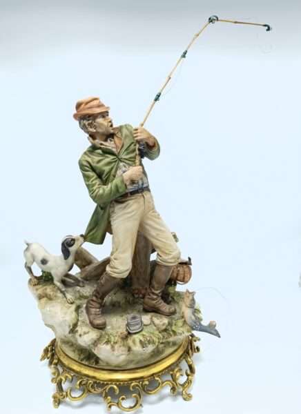 Фарфоровая статуэтка Рыбак.Рыбалка. Ручная роспись. Capodimonte Каподимонте Италия 1970 года