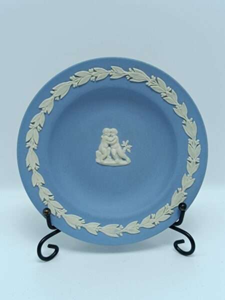 Винтажное блюдце, бисквитный фарфор. Wedgwood, Англия вторая половина 20 века