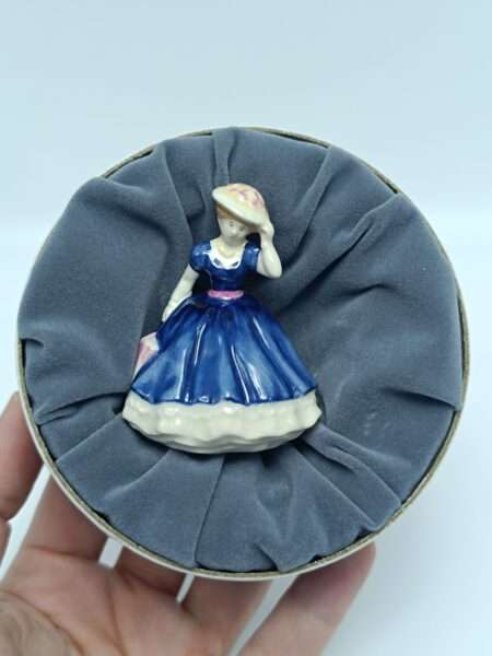 Статуэтка миниатюра Девушка "Mary" "Pretty Ladies". ROYAL DOULTON Англия