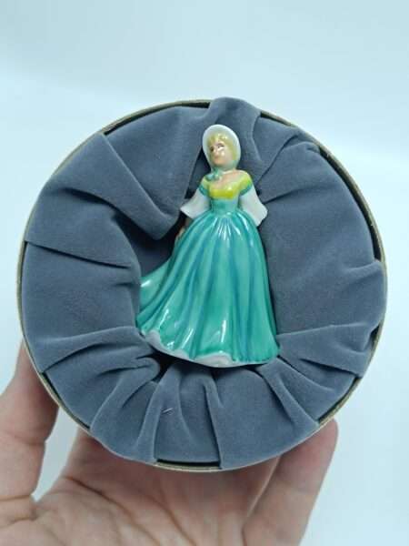 Статуэтка миниатюра Девушка "Jane" "Pretty Ladies". ROYAL DOULTON Англия
