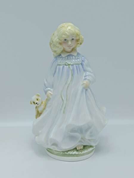Статуэтка винтажная Девочка с мишкой "Надежда". Фарфор. Royal Doulton, Англия 1984
