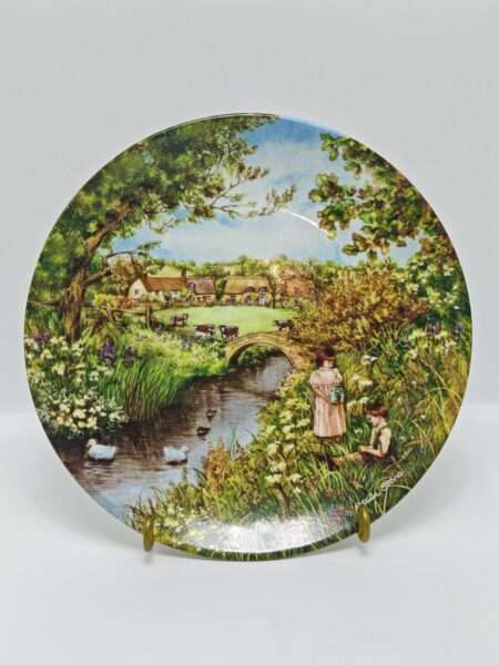 Декоративная тарелка из серии "Зеленая деревня". Фарфор, деколь. Wedgwood, Англия 1990 год