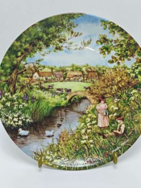 Декоративная тарелка из серии "Зеленая деревня". Фарфор, деколь. Wedgwood, Англия 1990 год