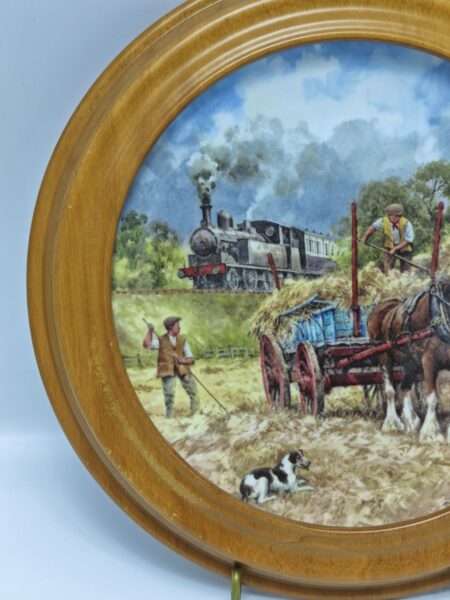 Винтажная декоративная тарелка в деревянной раме .Веджвуд Wedgwood, Англия