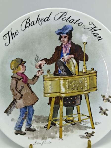 Декоративная тарелка "Продавец картошки". Джон Финни. Фарфор, деколь. Wedgwood, Англия