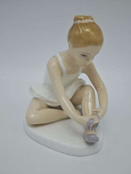 Винтажная статуэтка "Пуанты" Фарфор, роспись, ручная работа. Royal Doulton, Великобритания 1993 год