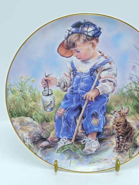 Винтажная декоративная тарелка "Дети. Мальчик с котенком на рыблке" Фарфор. Christine Haworth LEONARDO. Англия