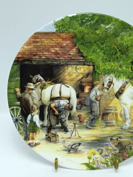 Декоративная винтажная тарелка "Кузнец". Фарфор, деколь. Royal Doulton, Великобритания, 1990 год