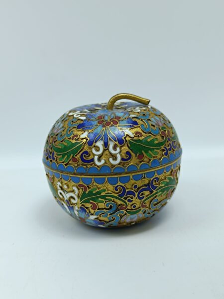 Винтажная миниатюрная шкатулка в виде яблока. Эмаль клуазоне. 1950-1980 гг.