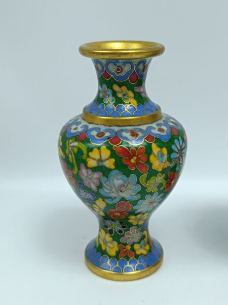 Старинные вазы для цветов, выполненная в технике клуазоне, эмаль. 1950-1970 гг.