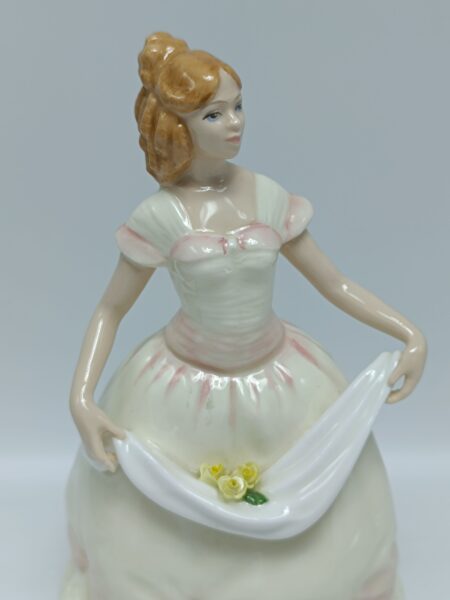Винтажная фарфоровая статуэтка Девушка Николь Англия, Royal Doulton 1992 год