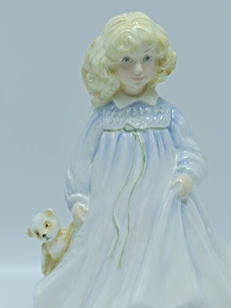 Статуэтка винтажная Девочка с мишкой "Надежда". Фарфор. Royal Doulton, Англия 1984