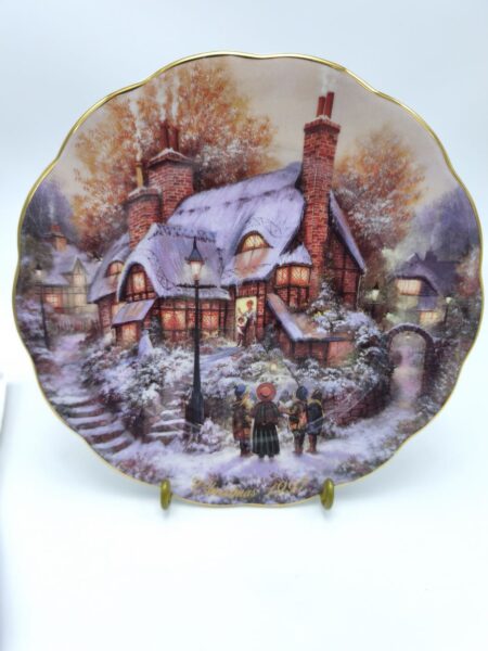 "Holly Cottage" - Ограниченный выпуск 1997 года, тарелка из коллекции Рождественских тарелок Royal Doulton, Mate No. 3465A