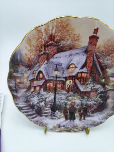 "Holly Cottage" - Ограниченный выпуск 1997 года, тарелка из коллекции Рождественских тарелок Royal Doulton, Mate No. 3465A
