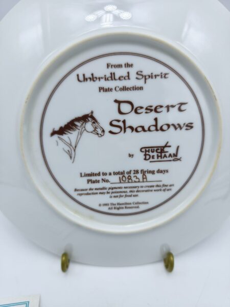 Коллекционная, фарфоровая расписная тарелка Desert Shadows из коллекции Unbridled Spirit - Лимитированная серия (1083A).