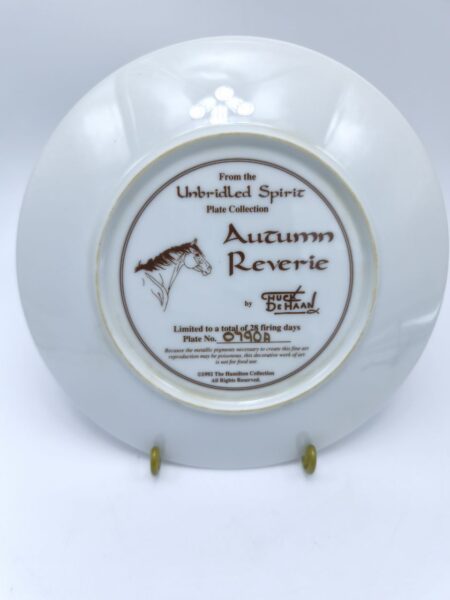 Коллекционная, фарфоровая расписная тарелка Autumn Reverie из коллекции Unbridled Spirit - Лимитированная серия (0790B).