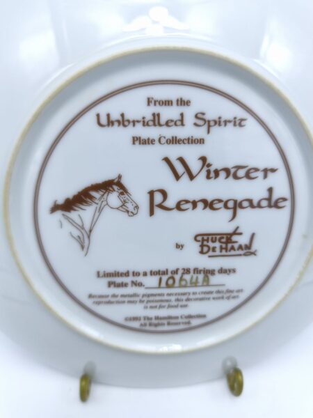 Коллекционная, фарфоровая расписная тарелка Winter Renegade из коллекции Unbridled Spirit - Лимитированная серия (1064A).