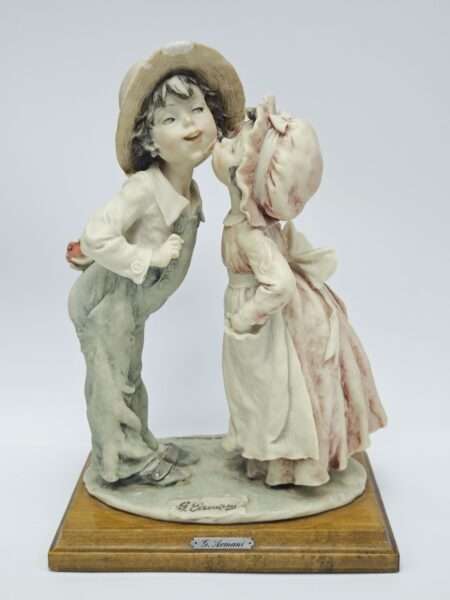 Винтажная статуэтка "Поцелуй" Giuseppe Armani Capodimonte Италия 1982 год. БИТАЯ