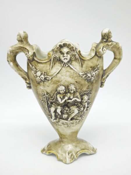 Старинная фарфоровая ваза Capodimonte Италия 1980 года. Ручная работа, позолота.