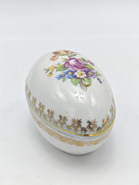 Шкатулка в форме яйца с цветочным декором. Фарфор, деколь, золочение. "Martinroda", Германия1970 гг.