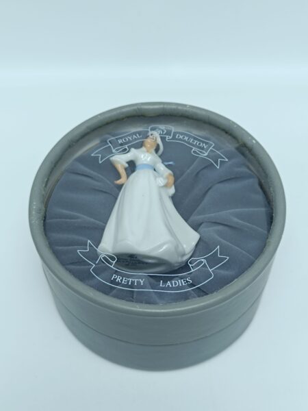 Статуэтка миниатюра Девушка "Маргарет" "Pretty Ladies". ROYAL DOULTON Англия