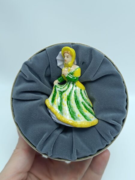 Статуэтка миниатюра Девушка "Элизабет" "Pretty Ladies". ROYAL DOULTON Англия