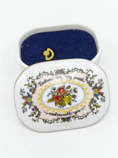 Шкатулка музыкальная "Обними меня, моя милая". Фарфор Franklin Mint, США 1983 год