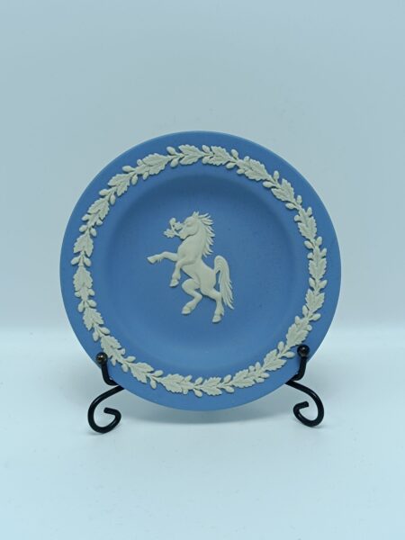 Винтажное блюдце. Бисквитный фарфор. Wedgwood. Англия вторая половина XX века.
