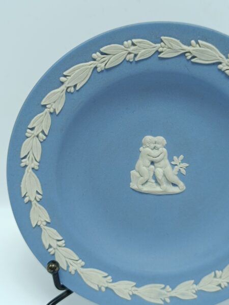 Винтажное блюдце, бисквитный фарфор. Wedgwood, Англия вторая половина 20 века