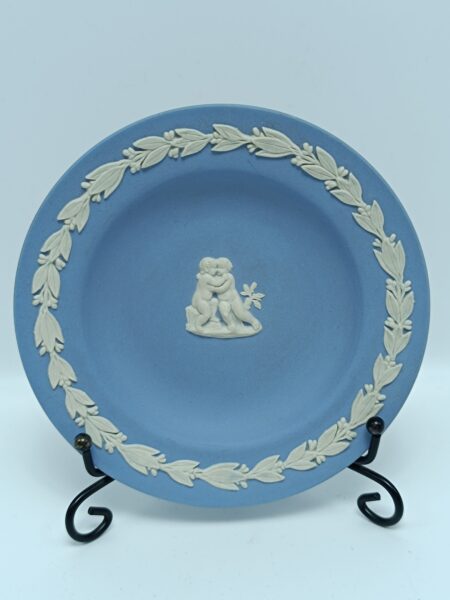 Винтажное блюдце, бисквитный фарфор. Wedgwood, Англия вторая половина 20 века