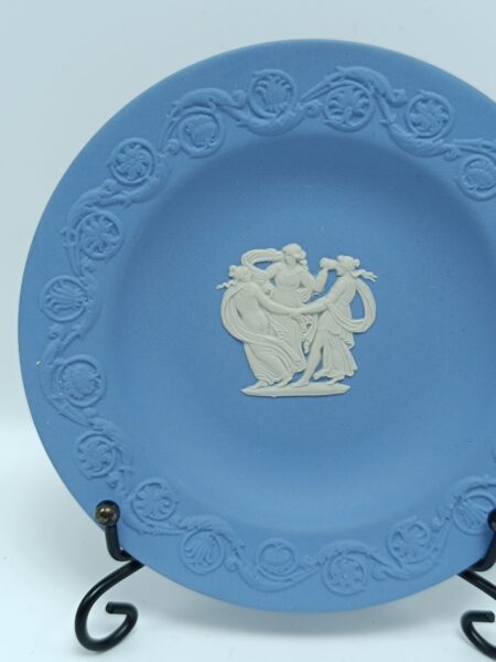Винтажное блюдце, бисквитный фарфор. Wedgwood, Англия вторая половина XX века