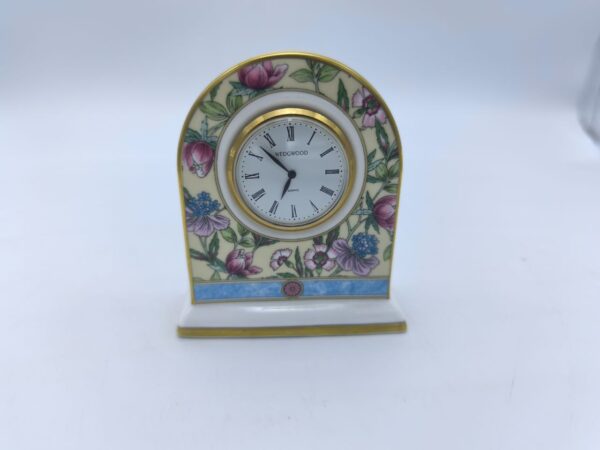 Фарфоровые часы Wedgwood Sarah цветочный орнамент, Англия, 1990-е гг.
